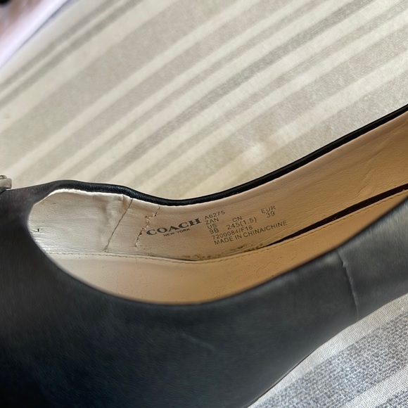 COACH “ZAN” black patent & leather heels, with silver “Coach” emblem. Size 9. - Picture 16 of 16